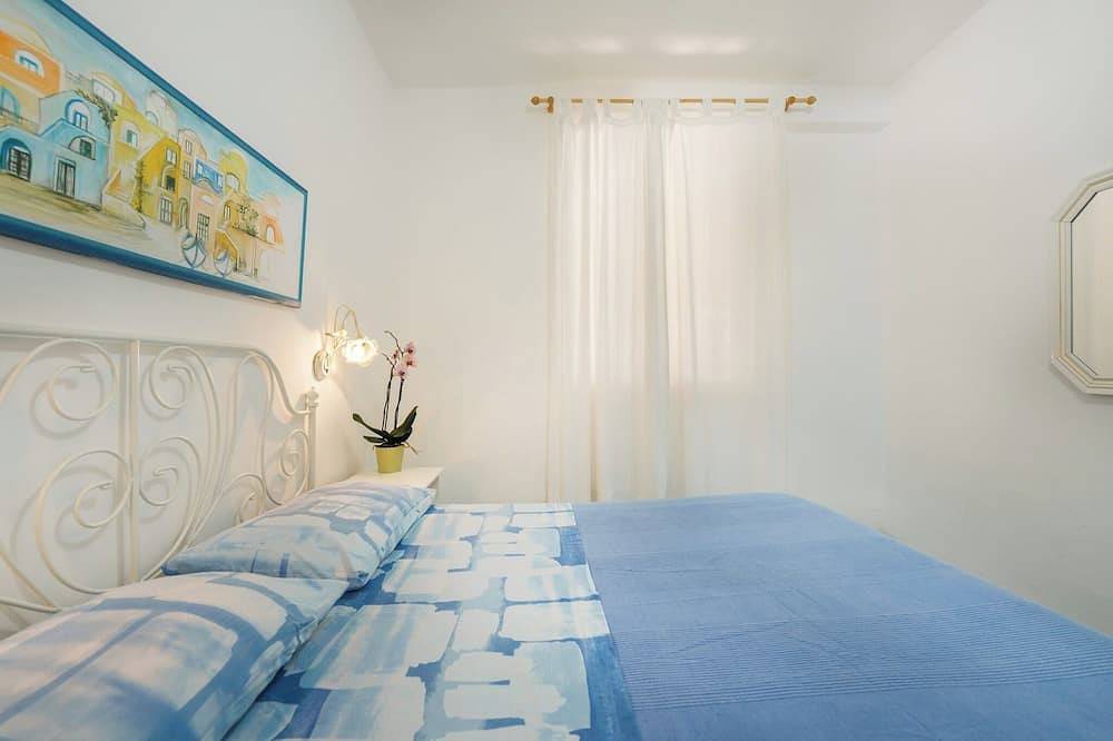 Appartamento intero, Casa con Cortile Privato a 200 m dagli Scogli in Procida, Napoli e dintorni