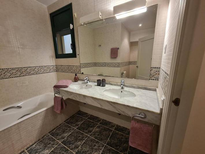 Location de vacances pour 8 personnes, avec vue sur le lac et vue ainsi que jardin et piscine à Reus - 2