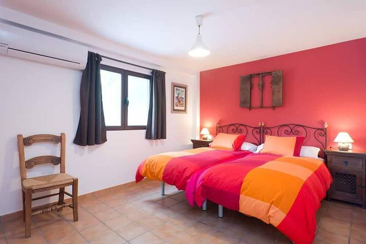 Bonita casa rural para 4 personas, con piscina y a 10 km. del centro de Granada in Gabia Chica, Alhendín