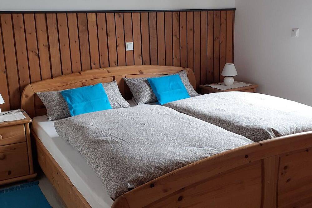 Ganze Wohnung, Ferienwohnung im Erdgeschoss (80qm) mit 3 Schlafzimmern und Terrasse in Fladungen, Rhön-Bayern