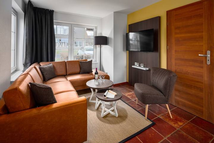 Bungalow für 4 Personen, mit Balkon/Terrasse und Terrasse sowie Garten und Pool