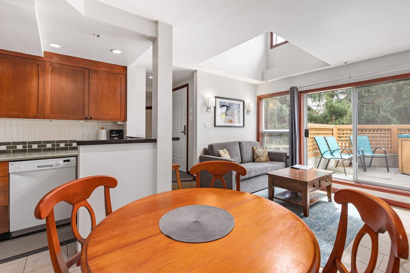 Geheel appartement, 2Br Townhome with private hot tub and pool. Gr 55 in Whistler, Whistler Blackcomb