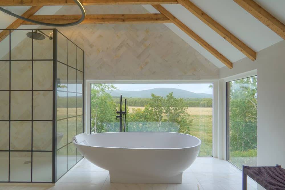 Earth House Scotland - Stunning Historic Fishing Lodge on the River Spey in Aviemore, Highlands