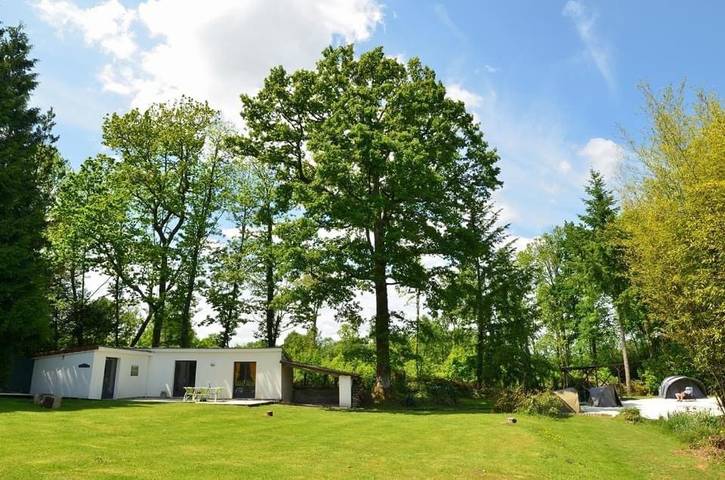 Gîte pour 4 personnes, avec piscine ainsi que jardin et jacuzzi à Pageas