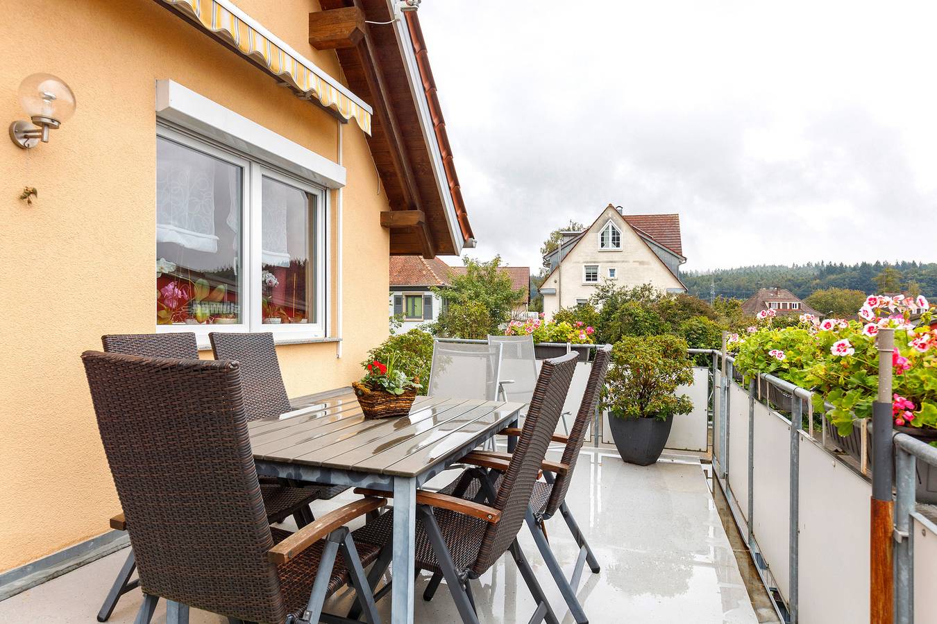 Ganze Wohnung, Apartment 'Ferienwohnung am Rosenberg' mit Gemeinschaftsgarten, Wlan und Klimaanlage in Stockach, Landkreis Konstanz