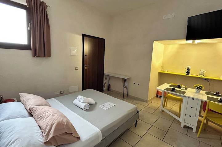 Standard Room for 1-4 Guests – Comfortable Stay in Pulsano Historic Center in Pulsano, Golfe de Tarente
