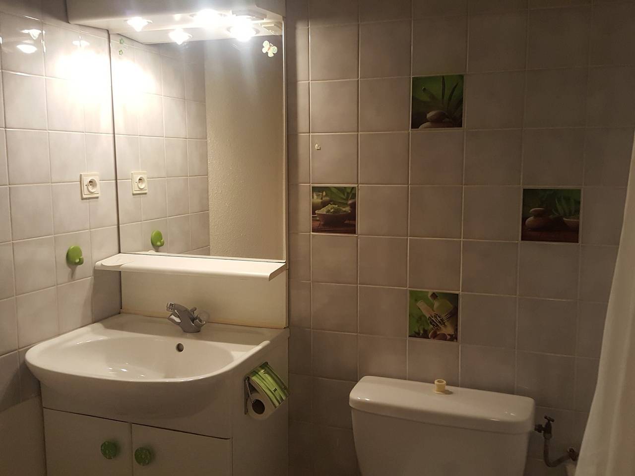 Entire studio, Charming Studio for 4 in Brides Les Bains - East Balcony, Wifi, Parking, Pet-Friendly in Brides-les-Bains, Les Trois Vallées