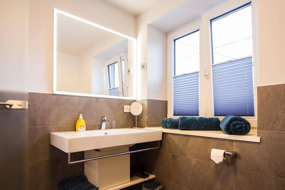 Ganze Wohnung, Modernes Appartement in ruhiger Lage mit Garten und Terrasse in Münnerstadt, Rhön-Bayern