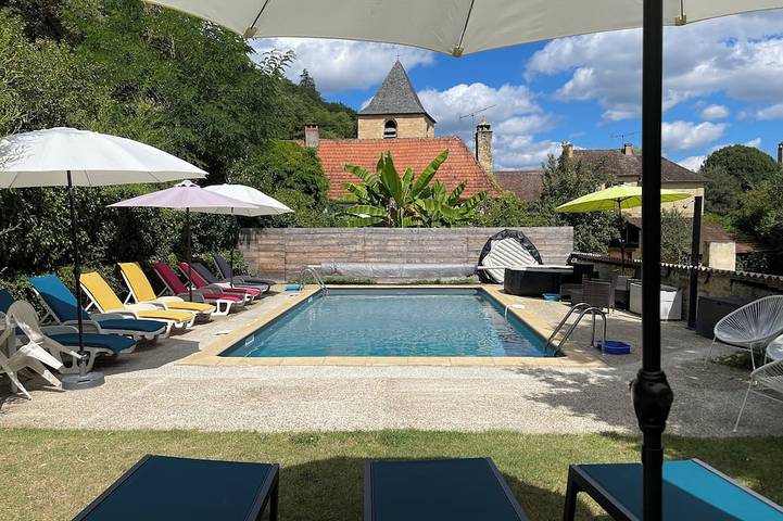 Gîte pour 8 personnes, avec Jacuzzi ainsi que Jardin et Piscine à Valojoulx
