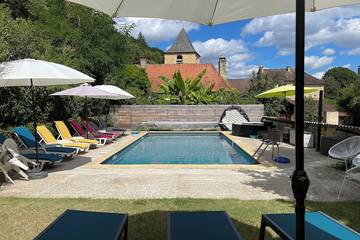 Gîte pour 8 personnes, avec jardin ainsi que jacuzzi et piscine à Valojoulx