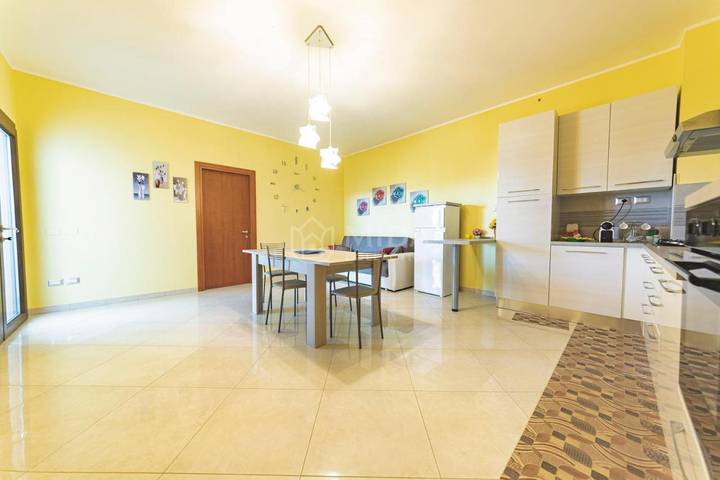 Appartamento per 5 persone, con balcone a Leverano