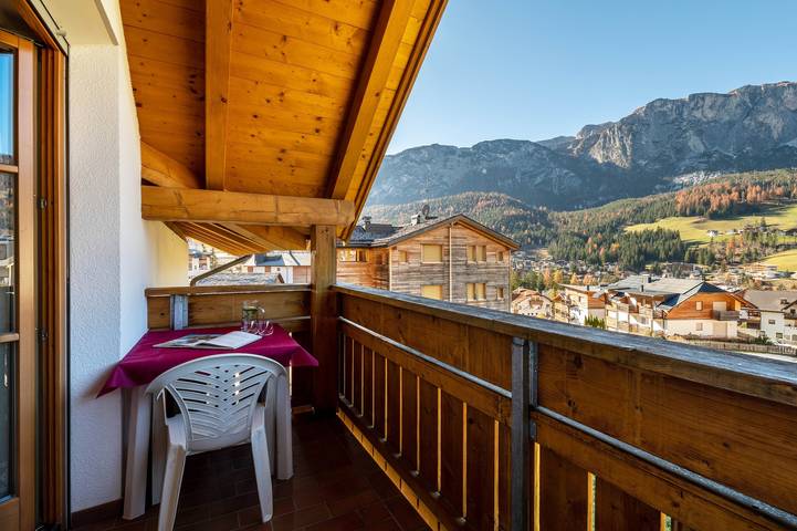 Hel lägenhet, Apartment '5' with Mountain View, Shared Garden and Wi-Fi in Badia, Dolomiti Superski