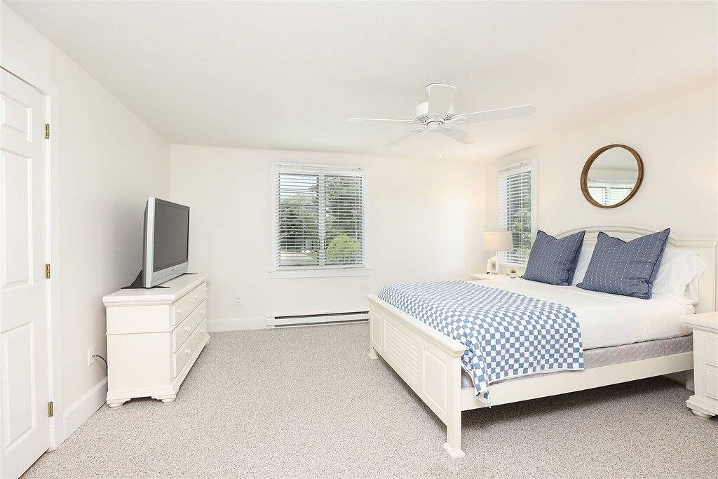 Ganze Wohnung, Steps to Mother`s Beach! - so close you can smell the ocean in Kennebunk, York County