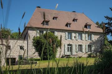 Gîte pour 15 personnes, avec jardin et sauna à Flayat