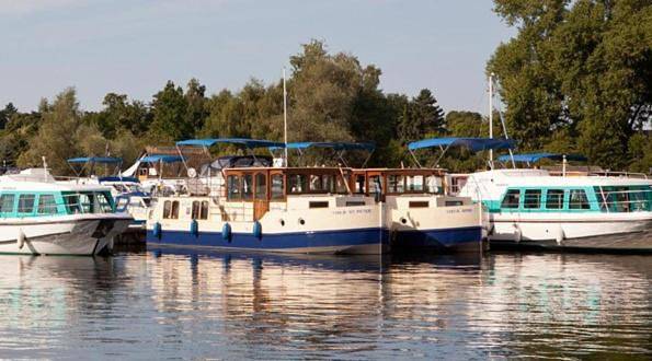 Boot für 6 Personen, mit Terrasse und Ausblick an der Müritz