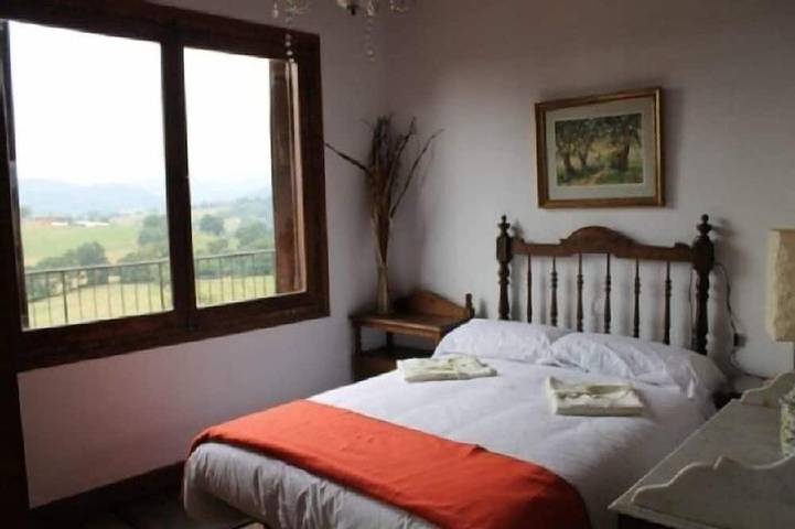 Casa rural (alquiler íntegro)14 personas. Mínimo 2 noches. En Verano 7 noches in Grado, Cordillera Cantábrica