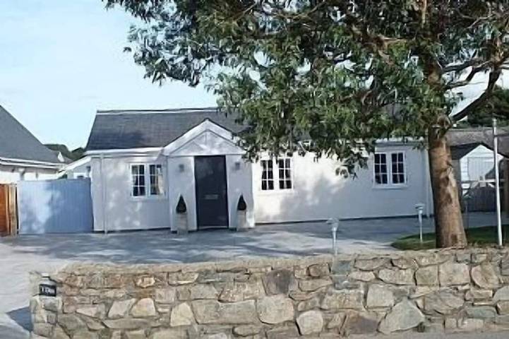 Holiday rental for 6 people, with terrace and garden as well as hot tub in Porthmadog