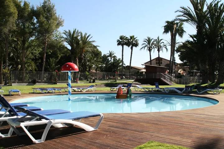 Chalet 3 estancias 4/6 Personas (4 adultos + 2 niños - 16 años) Aire acondicionado + Tv in Villanueva y Geltrú, Garraf
