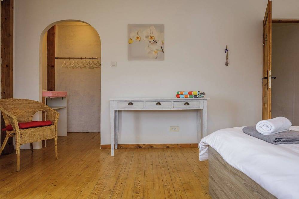 Maussac est une maison de vacances spacieuse et pleine de charme in Saint-Barthélemy-d'Agenais, Région de Marmande