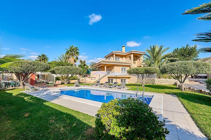 Villa pour 11 personnes, avec Jardin et Piscine