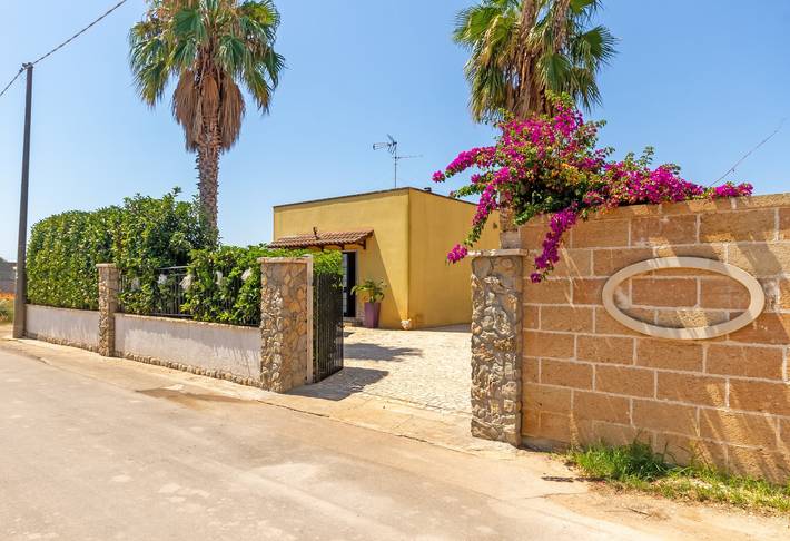 Ferienhaus 'Villa Acquamarina' mit privatem Garten und Klimaanlage in Console, Porto Cesareo