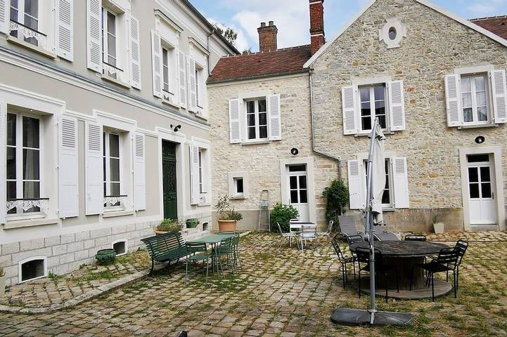 Location de vacances pour 22 personnes, avec terrasse et jardin à Achères-la-Forêt