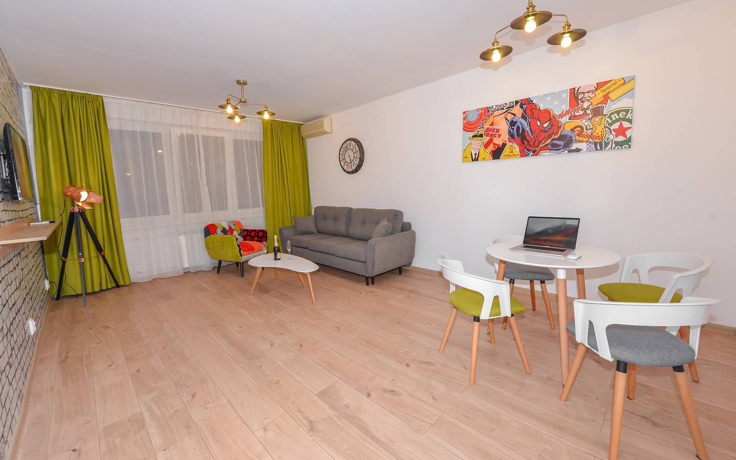 Ganze Wohnung, Athene - Ein Schlafzimmer - neben der Victoria Avenue und den Cismigiu-Gärten in Bukarest, Walachia