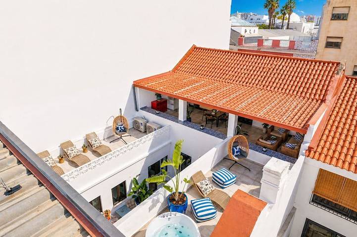 Ferienhaus für 25 Personen, mit Garten und Balkon sowie Whirlpool in Portimão