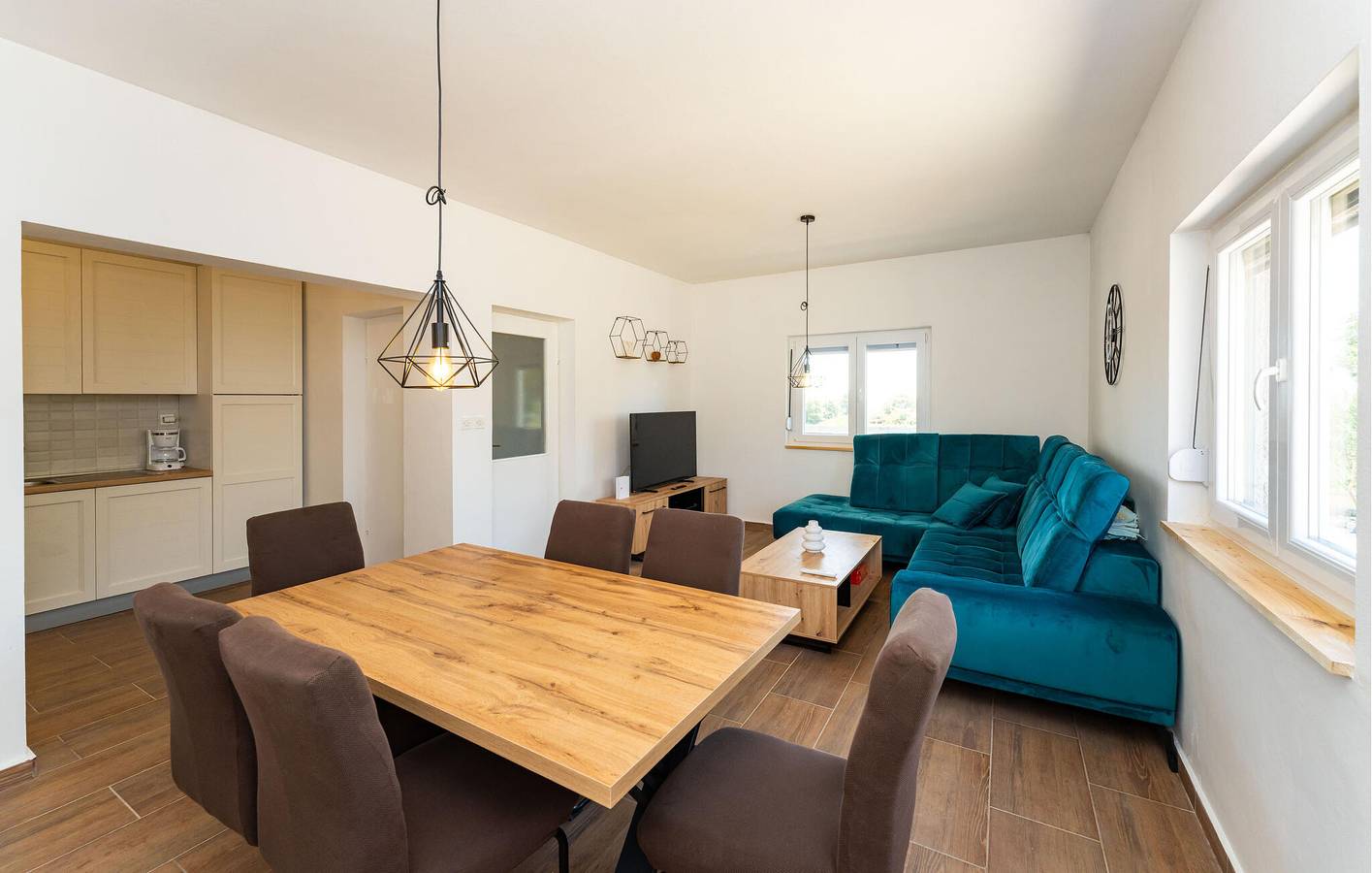 Geräumige 105 m² große Wohnung mit Pool, Terrasse und WLAN in Grad Benkovac, Zadar