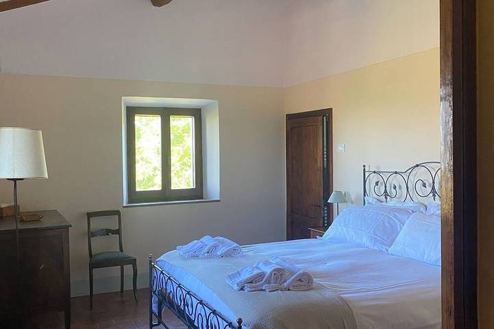 Breathtaking sunsets from a peaceful farmhouse with swimming pool in Val d'Orcia in Chianciano Terme, Provincia de Siena
