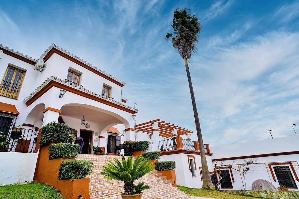 Country house with pool in the Sierra de Cádiz in Villamartín, Pueblos Blancos
