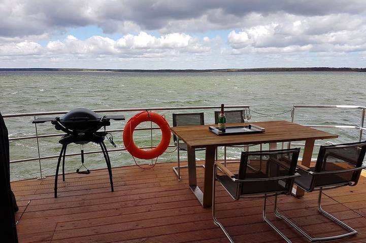 Hausboot für 4 Personen, mit Terrasse an der Müritz
