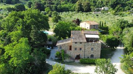 Cottage pour 2 personnes, avec vue ainsi que jardin et piscine, animaux acceptés à Radicondoli