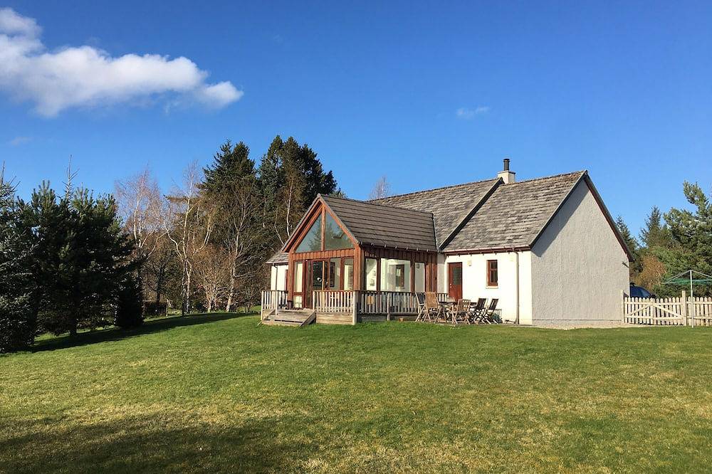 4 bedroom house with large garden  in Cairngorms -  ideal for families in Nethy Bridge, Highlands