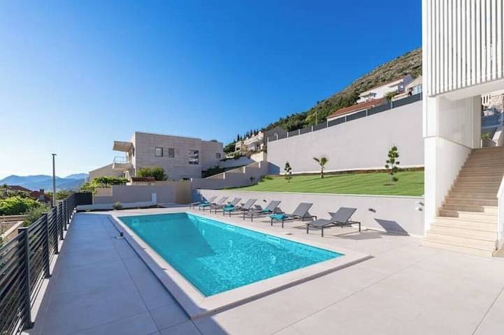 Villa for 4 people, with balcony and pool in Dubrovnik