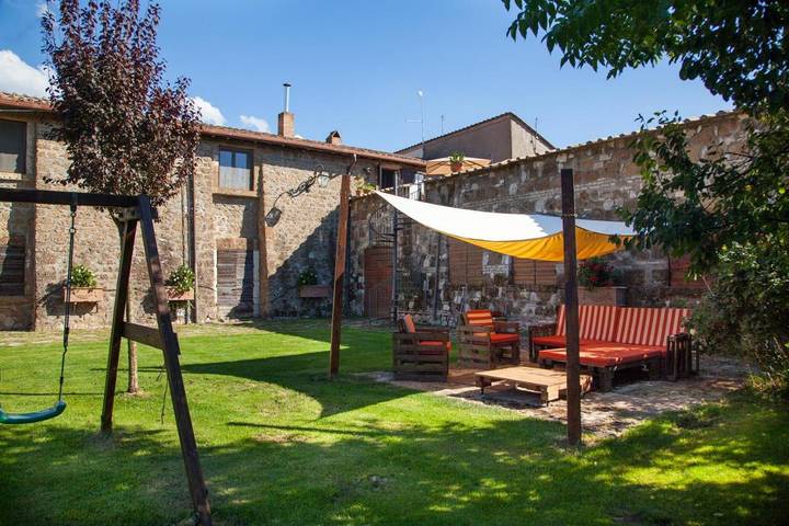 Casa vacanza per 6 persone, con Balcone e Terrazza nonché Giardino e Piscina a Orte