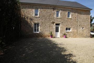 Gîte pour 8 personnes, avec jardin dans Orglandes