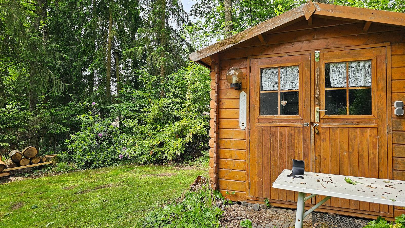 Casa Liss'i  privater Terrasse und eigenem Garten in Lissendorf, Vulkaneifel