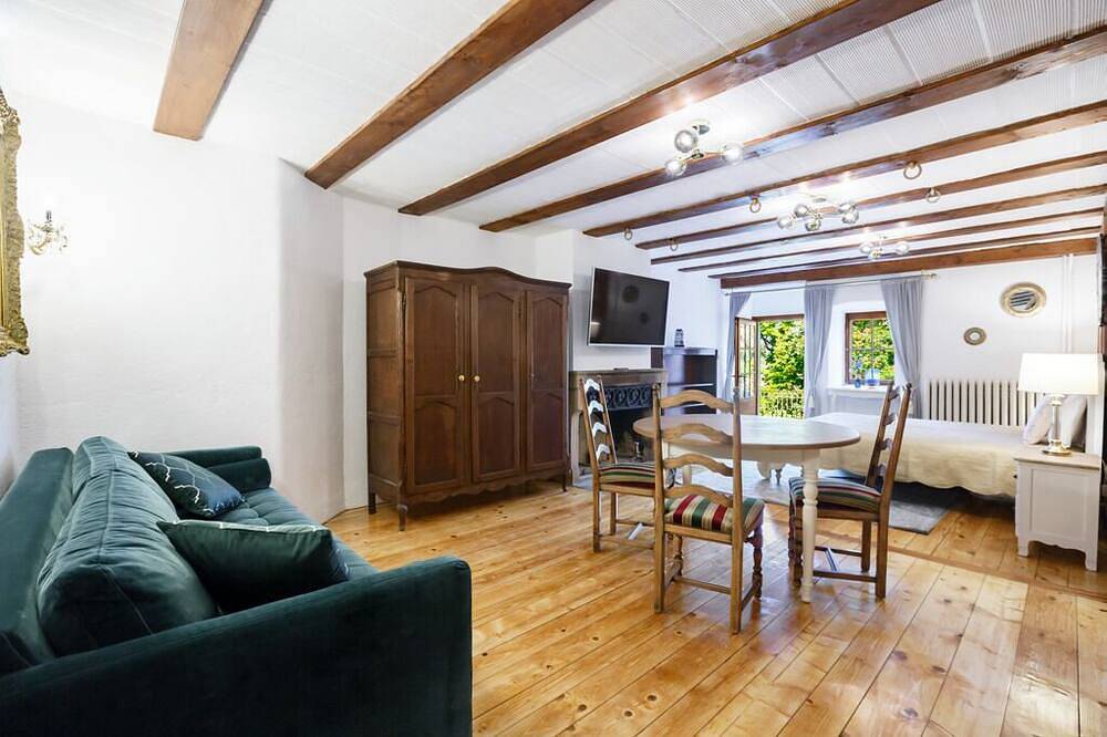 A castle spirit apartment in Château du Châtelard in Clarens (Genève), Montreux