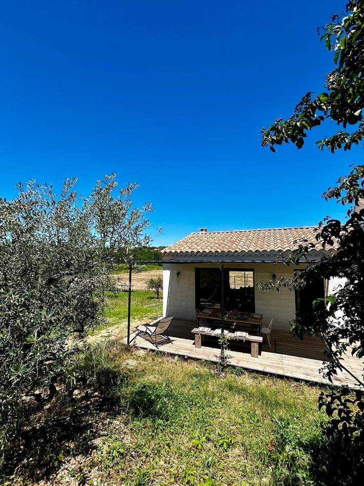 Villa 'Loan' with Private Terrace, Wi-Fi and Air Conditioning in Mollans-sur-Ouvèze, Nyons region