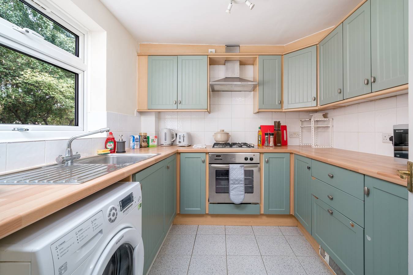 Entire holiday apartment, Redhill Holiday Home Sleeps 4 - Parking in Surrey