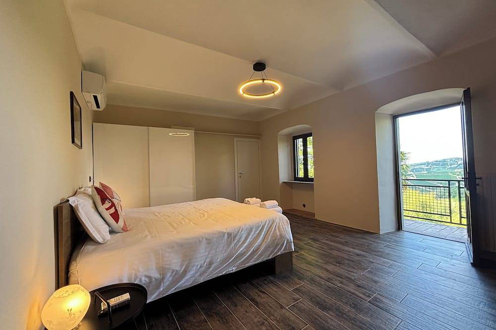 Relais Portaluna delle Langhe / 7Br, Sleeps 18, Ac, Pool, Garden, Vineyard Views in Mango , Langhe