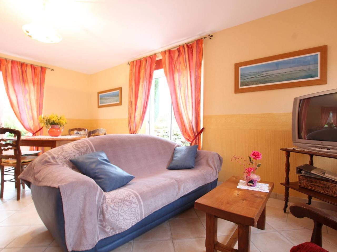 Charmante maison en pierre proche mer avec jardin et Bbq in Heugueville-sur-Sienne, Région de Coutances