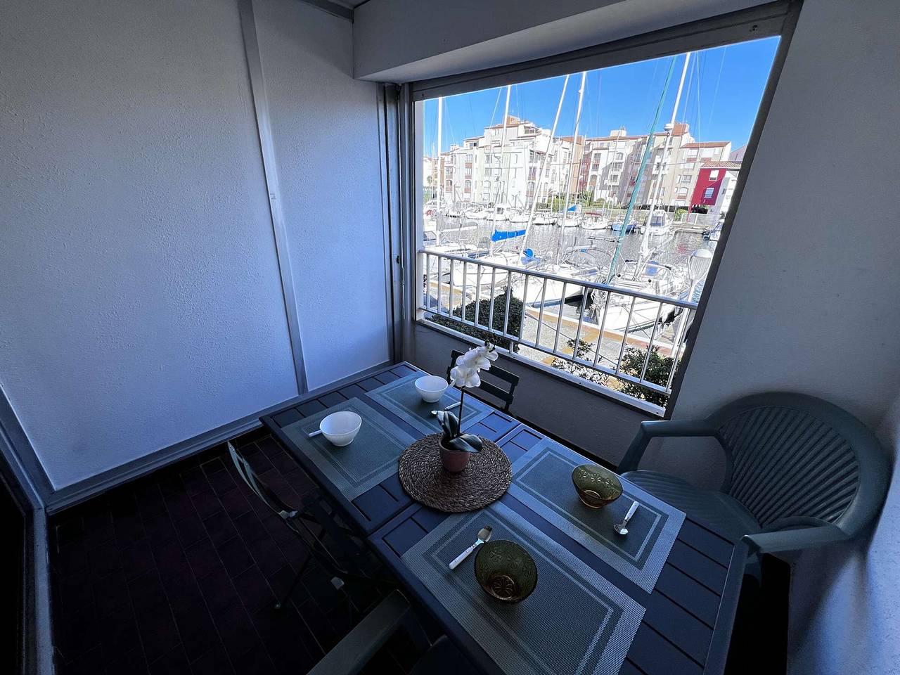 Studio entier, Studio Cabine Calme, Vue Canal, Proche Plage et Commerces in Cap d'Agde, Agde