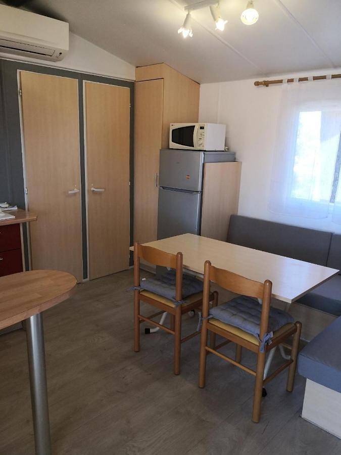 Parc de vacances pour 4 personnes, avec terrasse ainsi que jardin et piscine à Pierrefeu-du-Var - 3