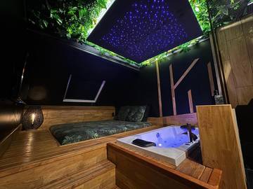 Gîte pour 2 personnes, avec jacuzzi à Pontault-Combault