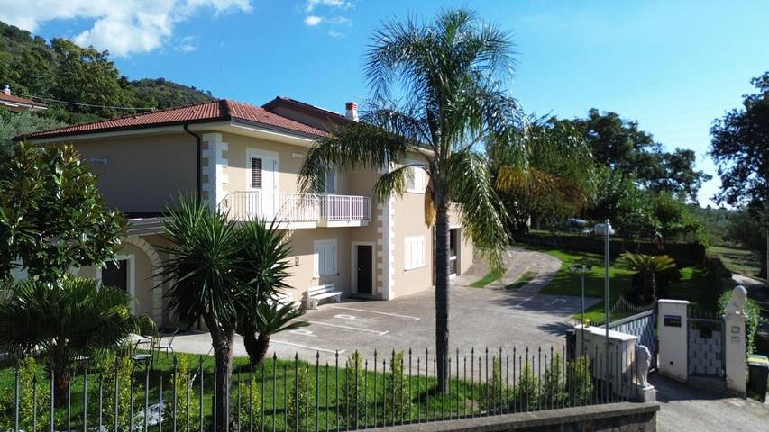 Casa vacanza per 4 persone, con Terrazza e Giardino a Nocera Terinese