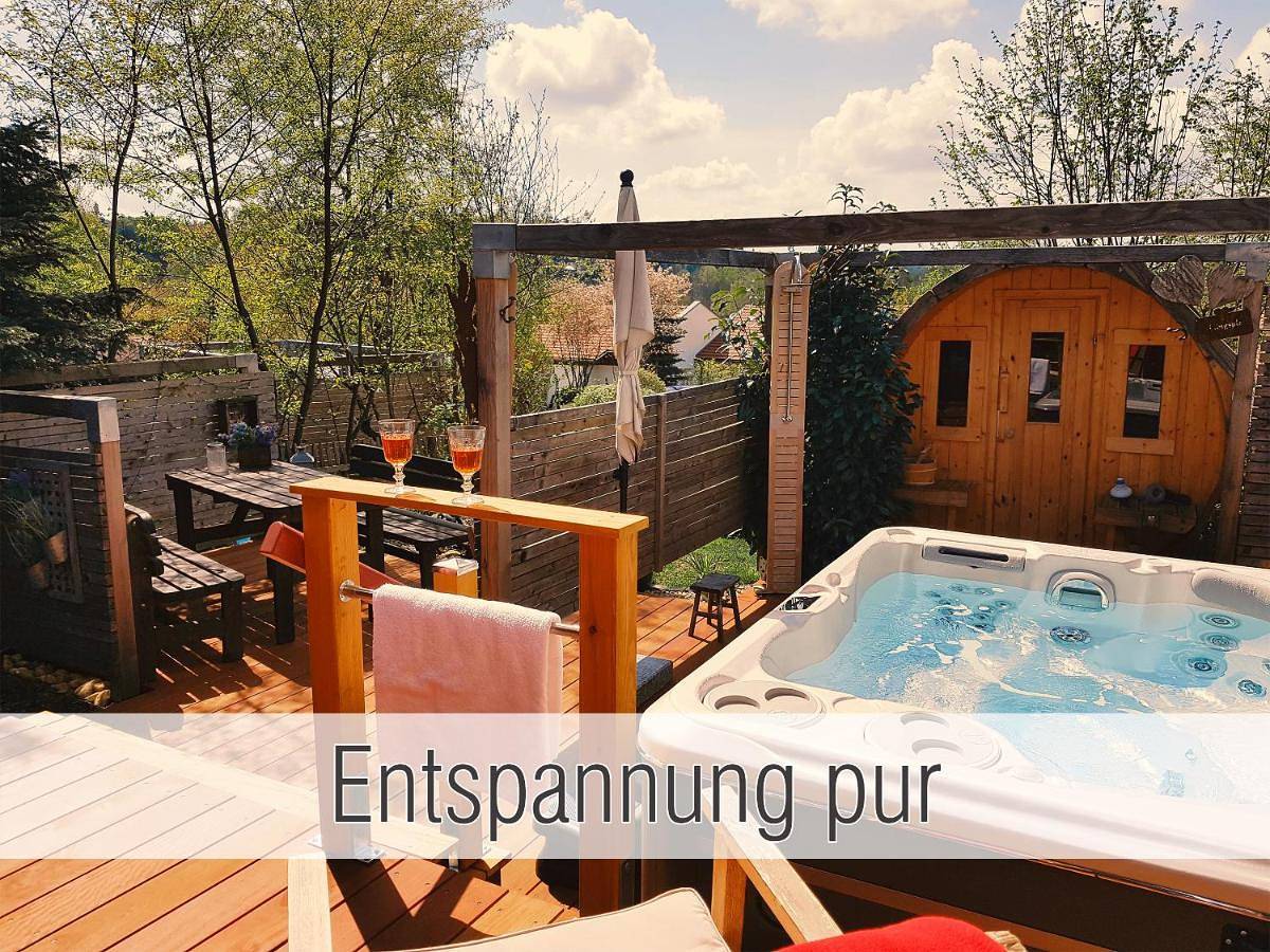 Hütte40: Ganze Hütte nah am See mit privatem Whirlpool, Sauna. Umzäunt. in Waldkirchen, Ostbayern