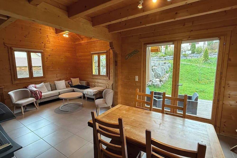 L'écrin des Epicèas chalet sleeps 9 in Prémanon, Regionaler Naturpark Hochjura