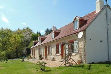 Gîte pour 4 personnes, avec piscine et terrasse à Cromac